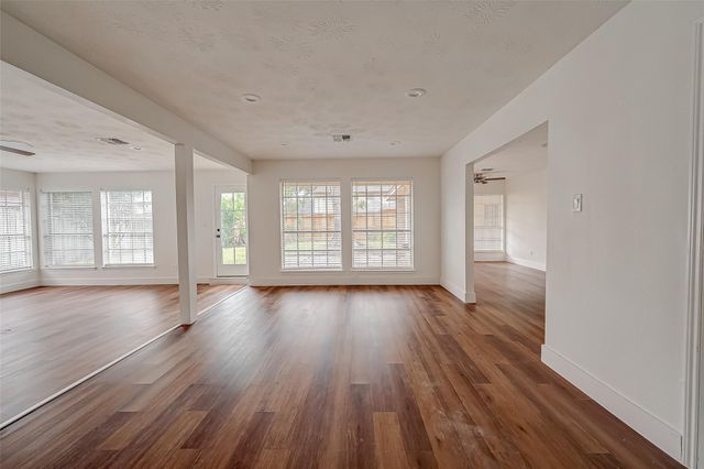 934 Goldfinch Avenue, Sugar Land, TX 77478
