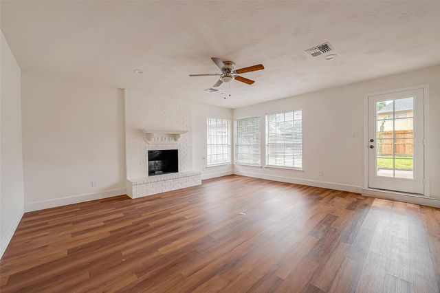 934 Goldfinch Avenue, Sugar Land, TX 77478