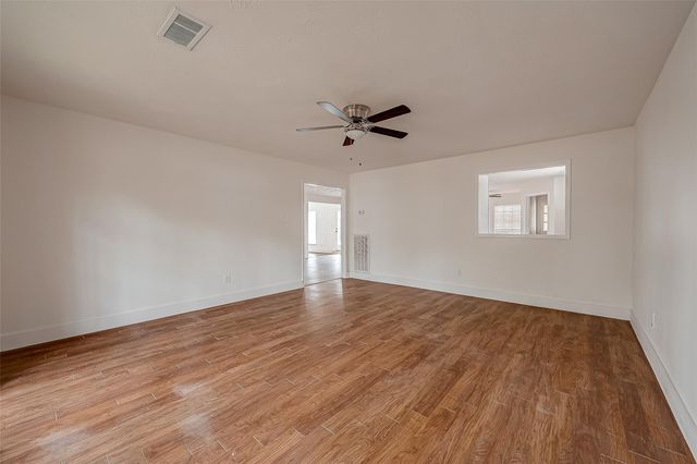 934 Goldfinch Avenue, Sugar Land, TX 77478