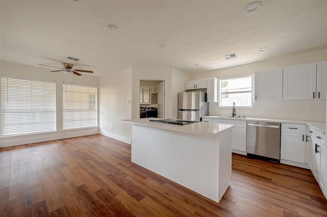 934 Goldfinch Avenue, Sugar Land, TX 77478