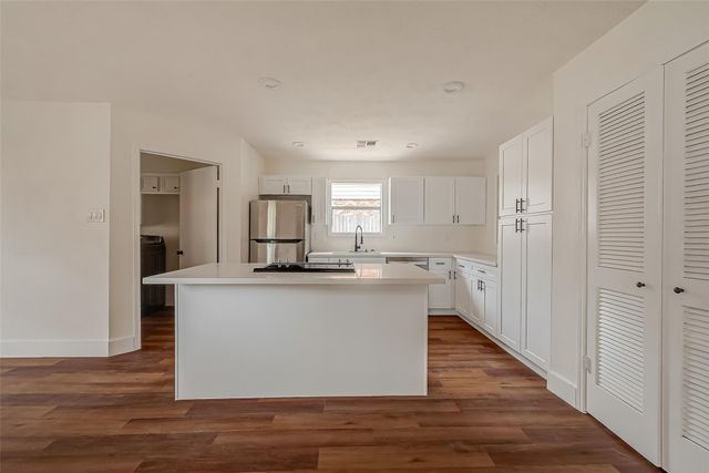 934 Goldfinch Avenue, Sugar Land, TX 77478