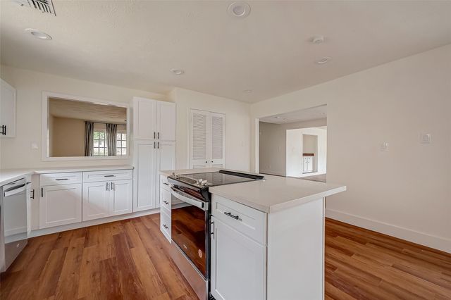 934 Goldfinch Avenue, Sugar Land, TX 77478