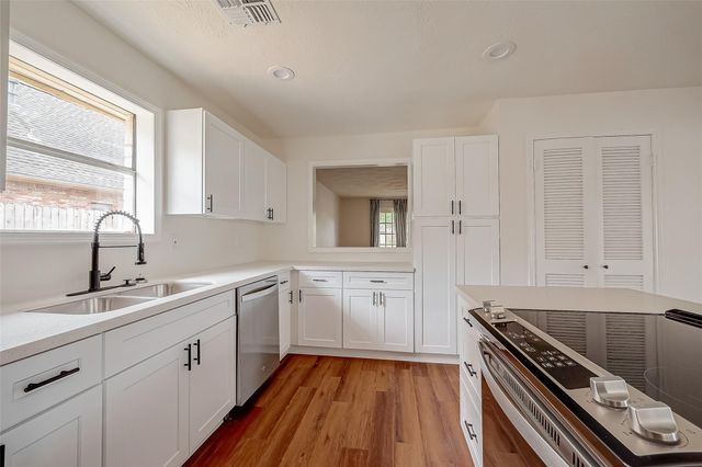 934 Goldfinch Avenue, Sugar Land, TX 77478