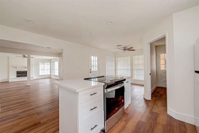 934 Goldfinch Avenue, Sugar Land, TX 77478