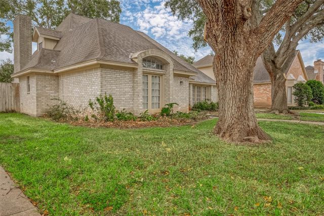 934 Goldfinch Avenue, Sugar Land, TX 77478