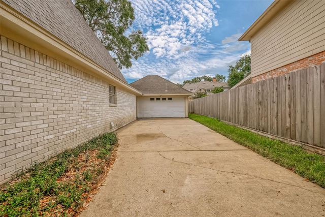 934 Goldfinch Avenue, Sugar Land, TX 77478