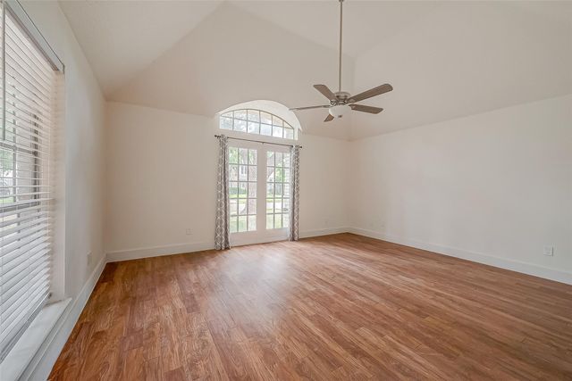 934 Goldfinch Avenue, Sugar Land, TX 77478
