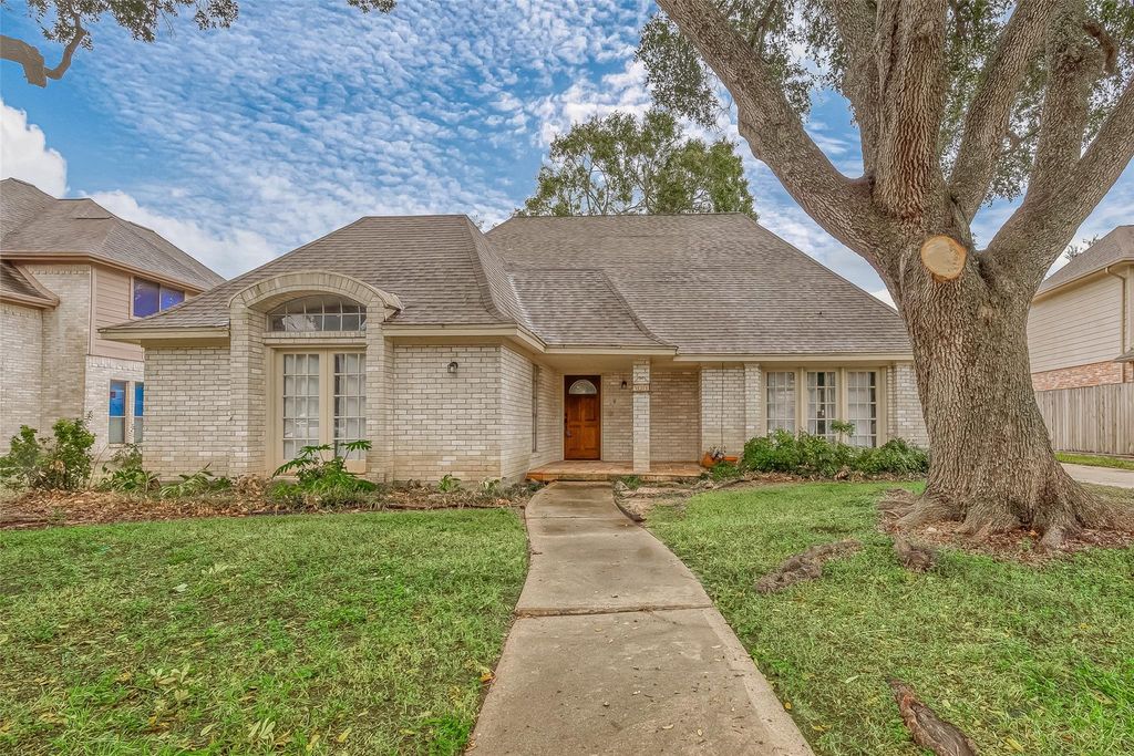 934 Goldfinch Avenue, Sugar Land, TX 77478