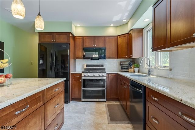 34 Deire Dr, Sparta Twp., NJ 07871