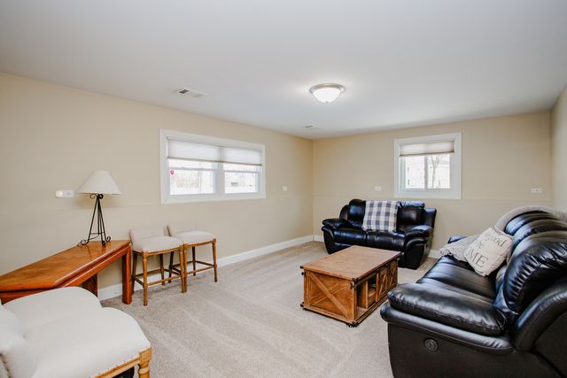 40 S Arlene Avenue, Palatine, IL 60074