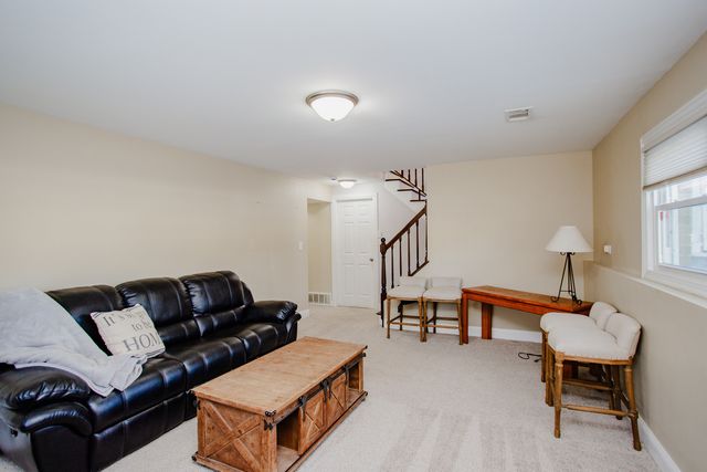 40 S Arlene Avenue, Palatine, IL 60074