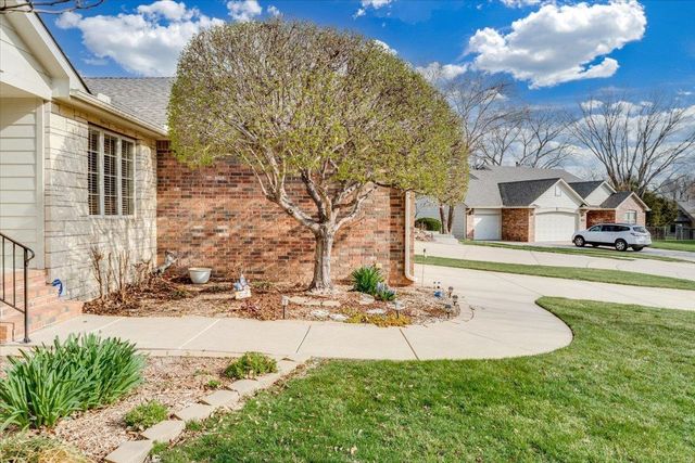249 S Maple Dunes Ct, Wichita, KS 67235