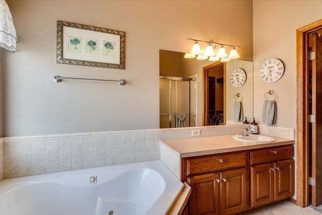 249 S Maple Dunes Ct, Wichita, KS 67235