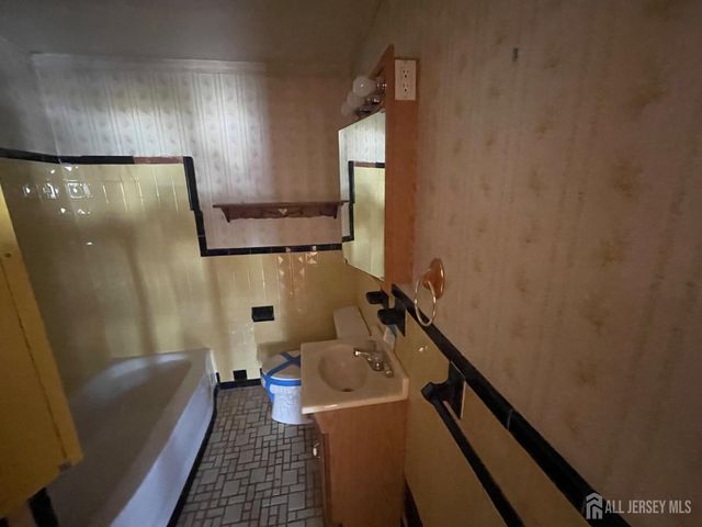 226 Wellington Place, Edison, NJ 08817