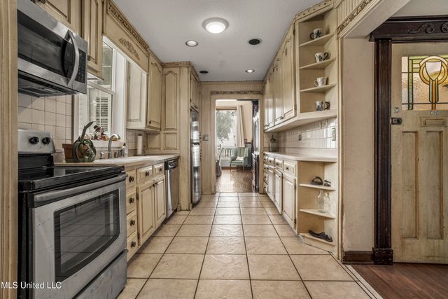 1096 Beach Boulevard, Biloxi, MS 39530