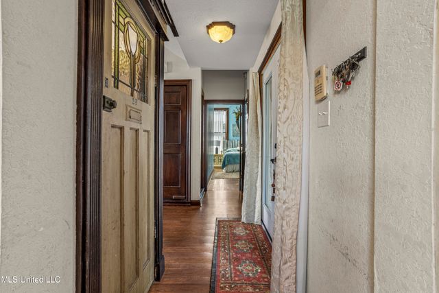 1096 Beach Boulevard, Biloxi, MS 39530