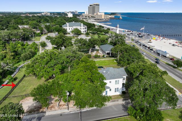 1096 Beach Boulevard, Biloxi, MS 39530