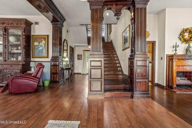 1096 Beach Boulevard, Biloxi, MS 39530