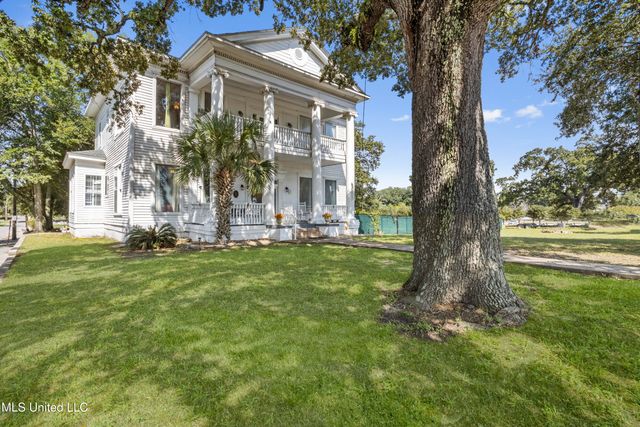 1096 Beach Boulevard, Biloxi, MS 39530