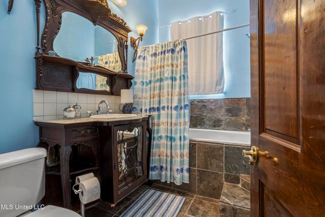 1096 Beach Boulevard, Biloxi, MS 39530