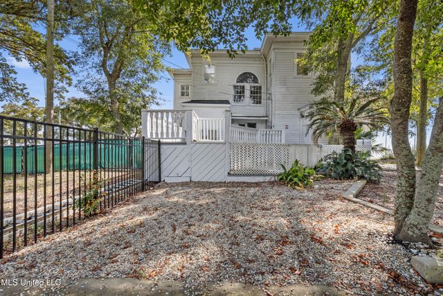 1096 Beach Boulevard, Biloxi, MS 39530