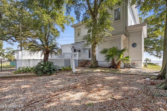 1096 Beach Boulevard, Biloxi, MS 39530