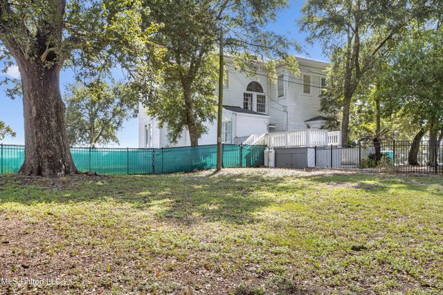 1096 Beach Boulevard, Biloxi, MS 39530