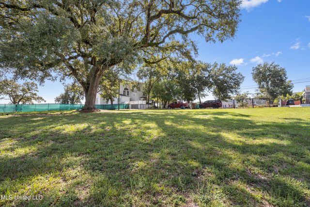 1096 Beach Boulevard, Biloxi, MS 39530