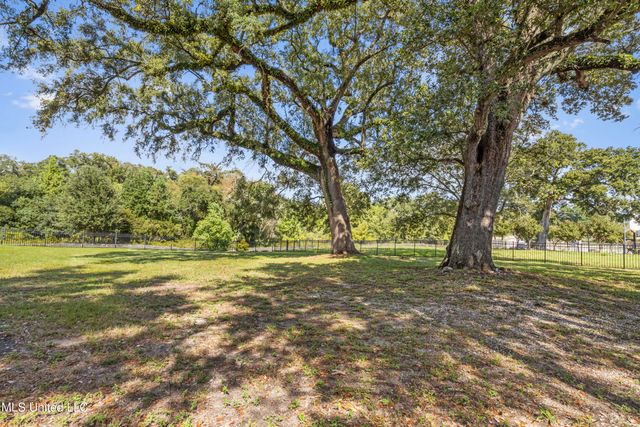 1096 Beach Boulevard, Biloxi, MS 39530