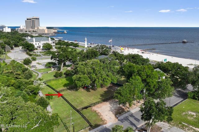 1096 Beach Boulevard, Biloxi, MS 39530
