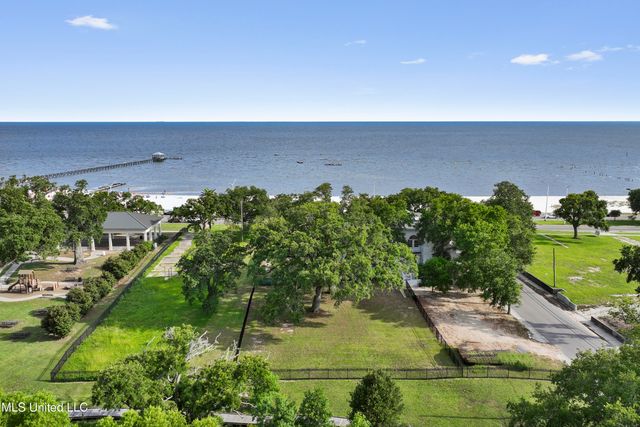 1096 Beach Boulevard, Biloxi, MS 39530