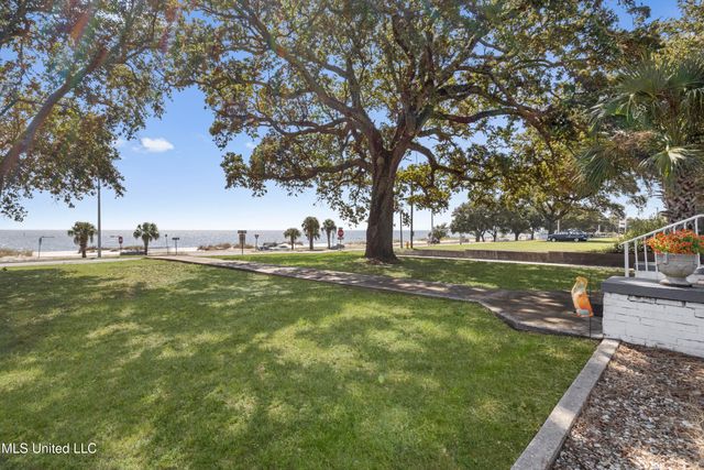1096 Beach Boulevard, Biloxi, MS 39530