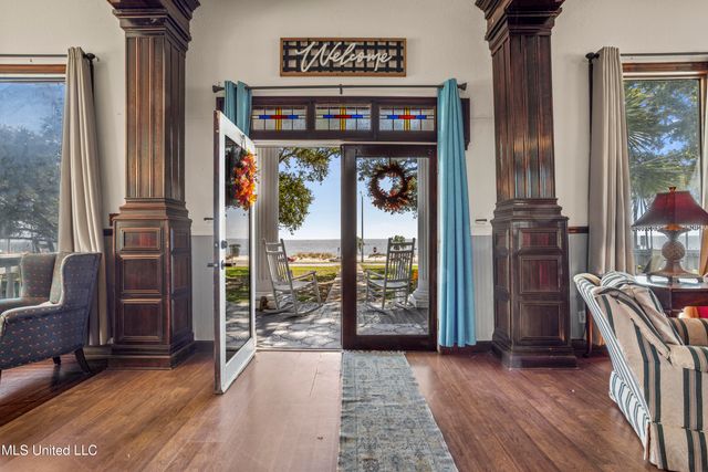 1096 Beach Boulevard, Biloxi, MS 39530