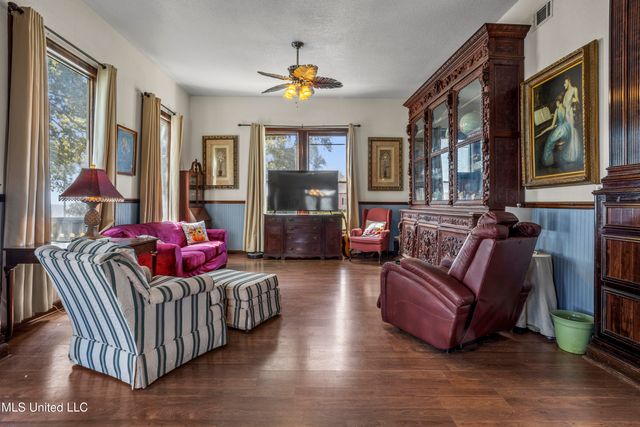 1096 Beach Boulevard, Biloxi, MS 39530