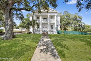 1096 Beach Boulevard, Biloxi, MS 39530