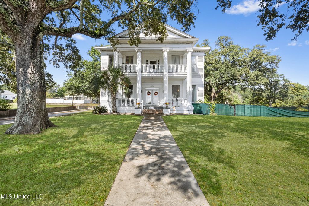 1096 Beach Boulevard, Biloxi, MS 39530