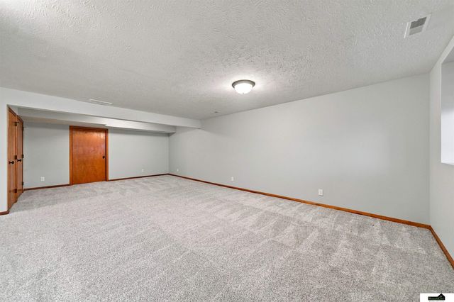 9009 Blacksmith Road, Lincoln, NE 68507