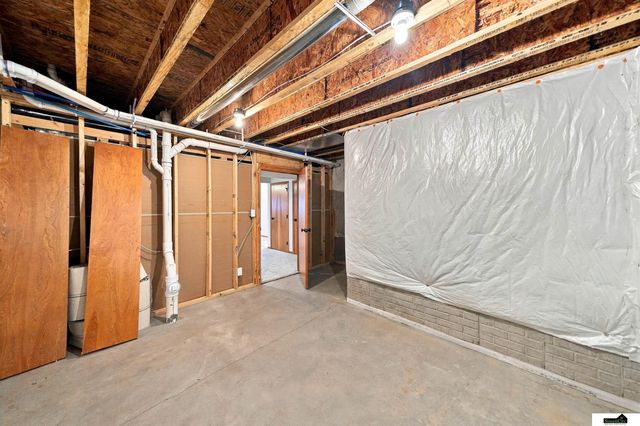9009 Blacksmith Road, Lincoln, NE 68507