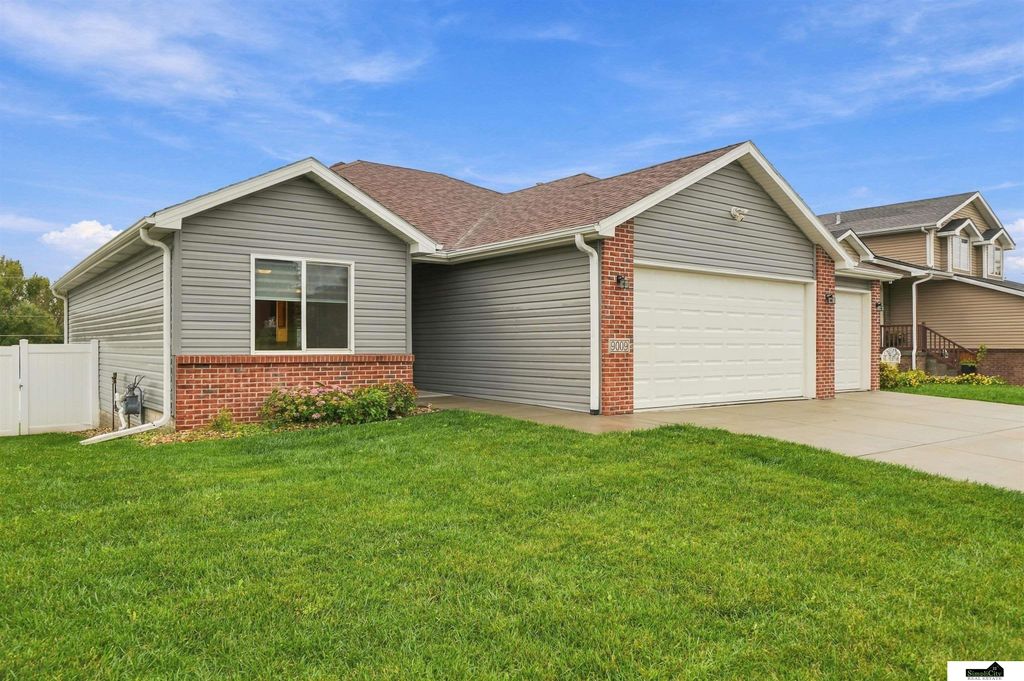 9009 Blacksmith Road, Lincoln, NE 68507