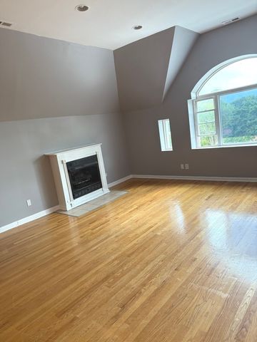 3740 S Michigan Avenue 3, Chicago, IL 60653