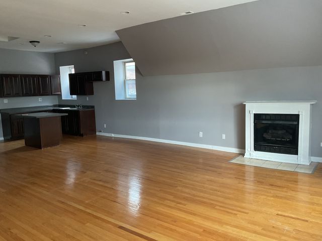 3740 S Michigan Avenue 3, Chicago, IL 60653