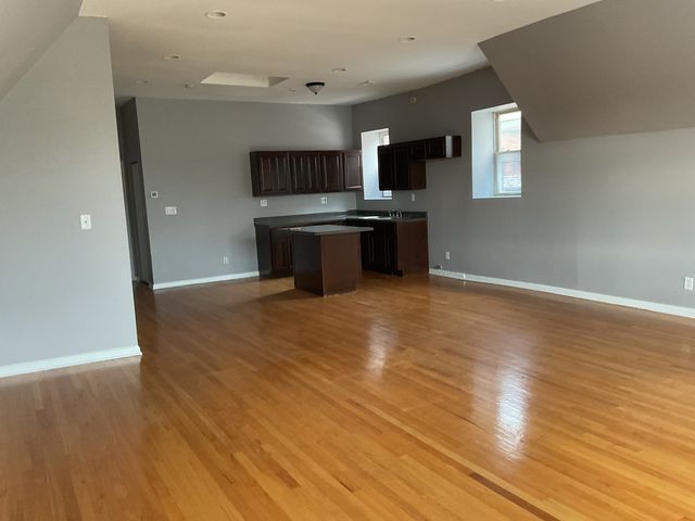 3740 S Michigan Avenue 3, Chicago, IL 60653