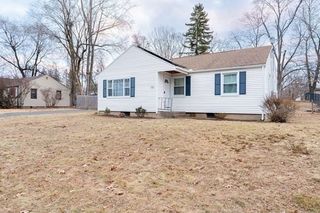 253 Stapleton Rd, Springfield, MA 01109