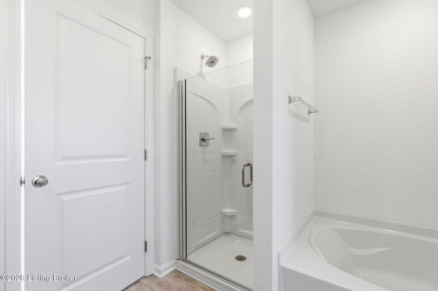 11725 Sandpiper Brook Ln, Louisville, KY 40229