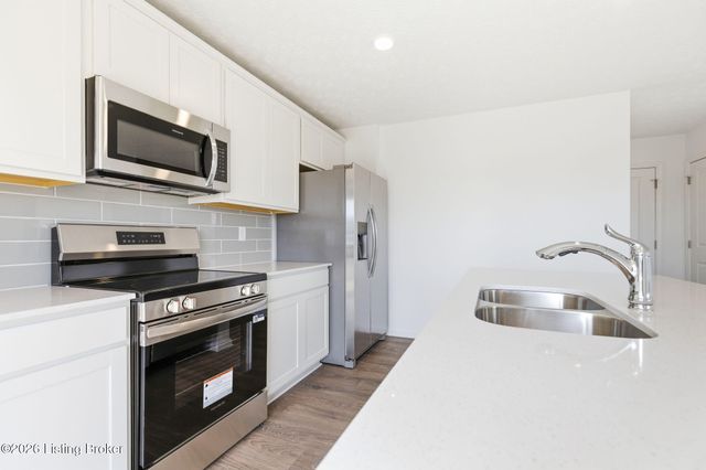 11725 Sandpiper Brook Ln, Louisville, KY 40229