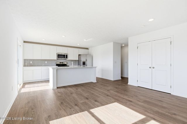 11725 Sandpiper Brook Ln, Louisville, KY 40229