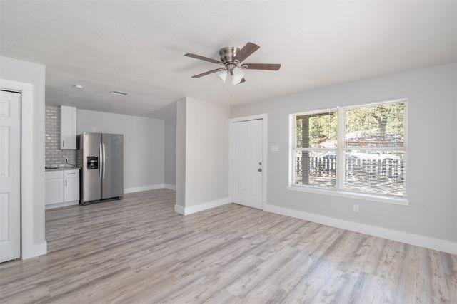 5914 Asbury Avenue A, Fort Worth, TX 76119