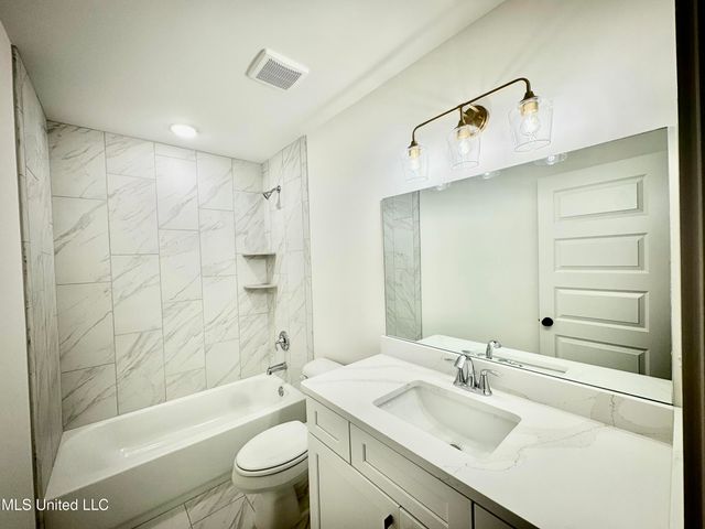 2532 Saint Charles Cove, Southaven, MS 38672