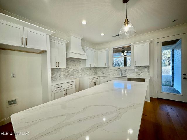 2532 Saint Charles Cove, Southaven, MS 38672