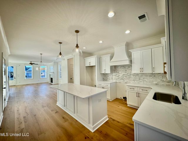 2532 Saint Charles Cove, Southaven, MS 38672